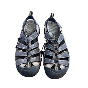 Keen Toggle Walking Shoes 8.5